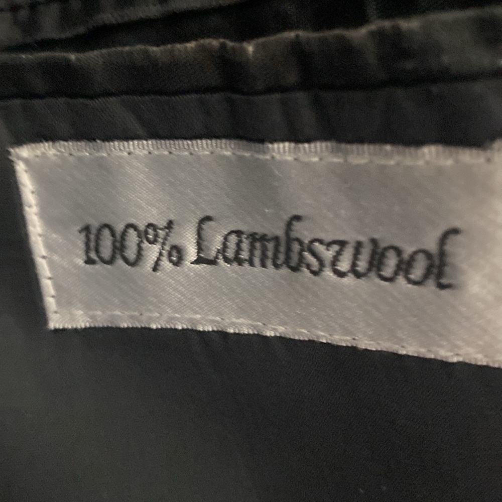 Black sport coat. Size 46 long - Picture 3 of 5